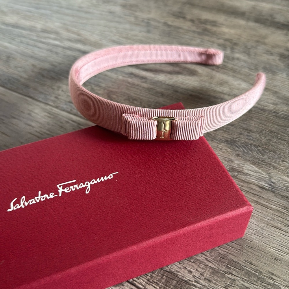 Salvatore Ferragamo Elegant Pink Hair Band – Made in Italy – NEW w/o Tag or Box